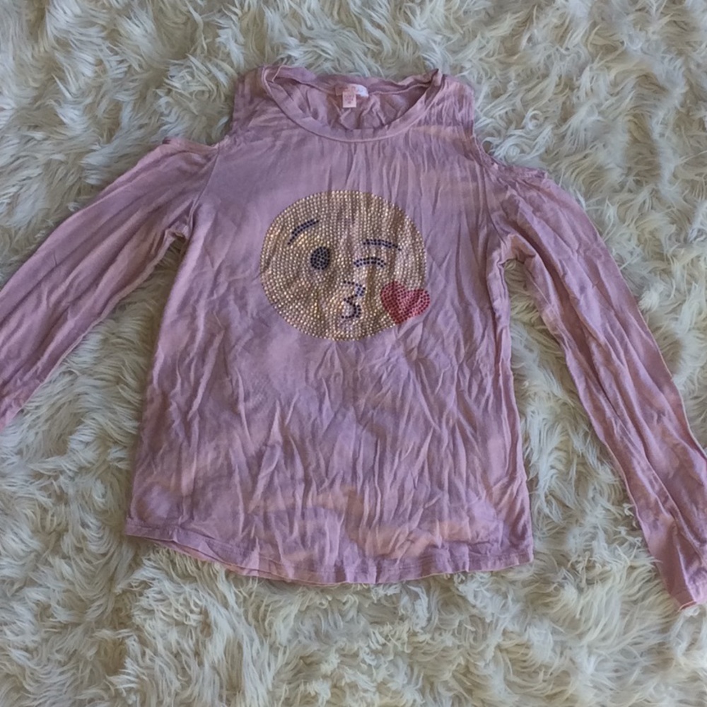 5/$25 emoji kissy face cold shoulder top size 10
